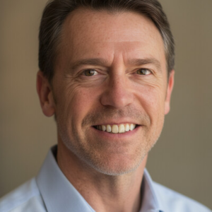 image of Darren Howard.